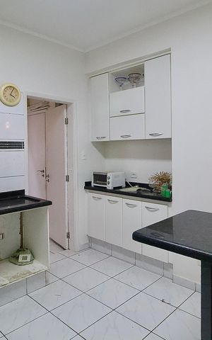 Apartamento à venda com 200m², 3 quartos e 2 vagas Apartamento à venda com 200m², 3 quartos e 2 vagasCozinha