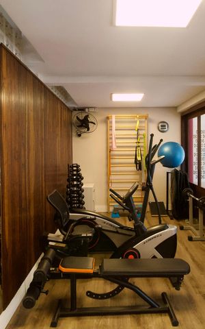 Apartamento à venda com 200m², 3 quartos e 2 vagas Apartamento à venda com 200m², 3 quartos e 2 vagasÁrea comum - Academia