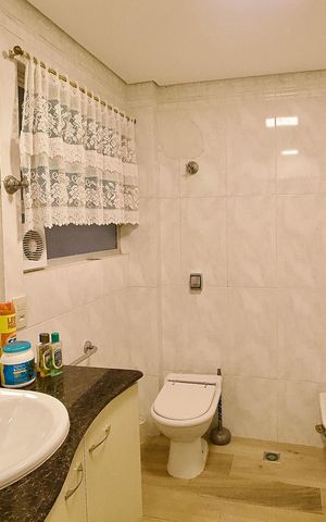 Apartamento à venda com 200m², 3 quartos e 2 vagas Apartamento à venda com 200m², 3 quartos e 2 vagasBanheiro Suíte