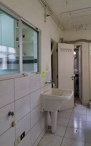 Apartamento à venda com 200m², 3 quartos e 2 vagas Apartamento à venda com 200m², 3 quartos e 2 vagasÁrea de Serviço