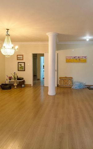 Apartamento à venda com 200m², 3 quartos e 2 vagas Apartamento à venda com 200m², 3 quartos e 2 vagasSala