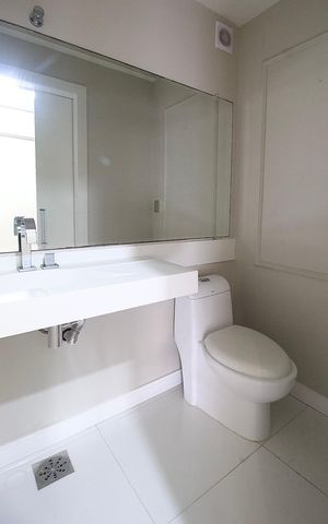 Apartamento à venda com 200m², 3 quartos e 2 vagas Apartamento à venda com 200m², 3 quartos e 2 vagasLavabo