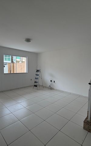 Casa de condomínio para alugar com 130m², 3 quartos e 1 vaga Casa de condomínio para alugar com 130m², 3 quartos e 1 vagaSala