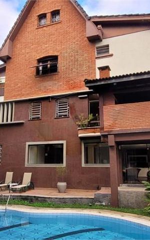 Casa à venda com 813m², 5 quartos e 4 vagas
