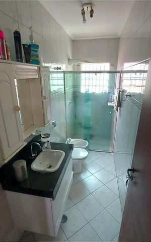 Casa à venda com 156m², 6 quartos e 2 vagas