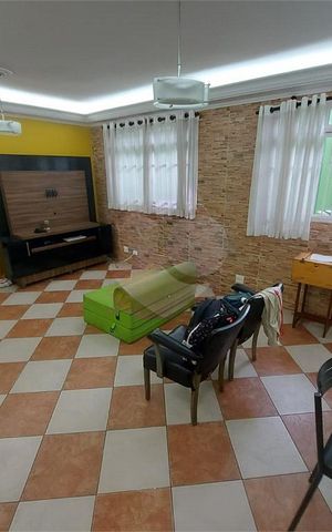 Casa à venda com 156m², 6 quartos e 2 vagas