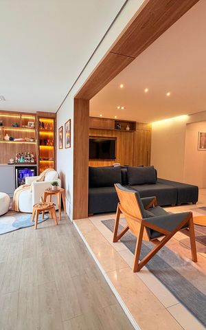 Apartamento à venda com 130m², 3 quartos e 2 vagas Apartamento à venda com 130m², 3 quartos e 2 vagasVaranda