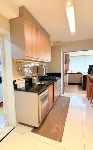 Apartamento à venda com 130m², 3 quartos e 2 vagas Apartamento à venda com 130m², 3 quartos e 2 vagasCozinha