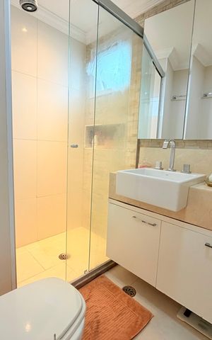 Apartamento à venda com 130m², 3 quartos e 2 vagas Apartamento à venda com 130m², 3 quartos e 2 vagasBanheiro 1
