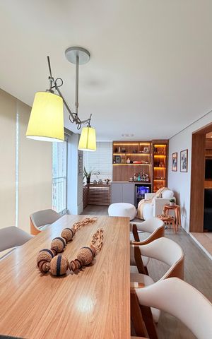 Apartamento à venda com 130m², 3 quartos e 2 vagas Apartamento à venda com 130m², 3 quartos e 2 vagasVaranda