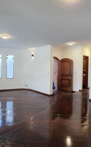 Casa à venda com 187m², 3 quartos e 3 vagas Casa à venda com 187m², 3 quartos e 3 vagasSala