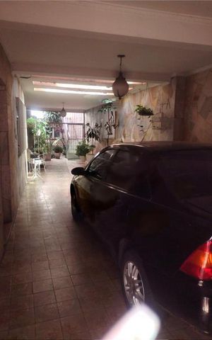 Casa à venda com 220m², 4 quartos e 4 vagas