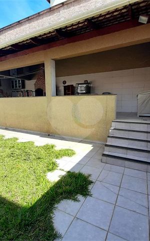 Casa à venda com 285m², 3 quartos e 2 vagas