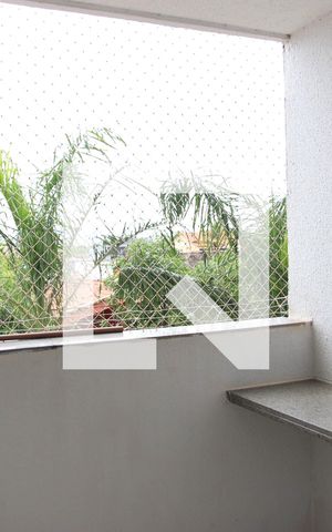Apartamento para alugar com 65m², 2 quartos e 1 vagaVaranda