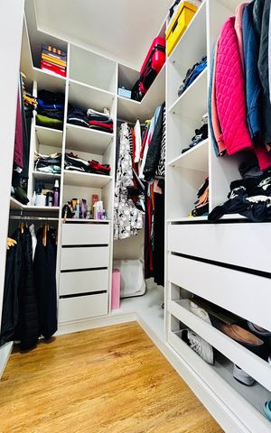 Casa de condomínio à venda com 134m², 3 quartos e 2 vagasCloset da suíte