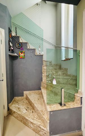 Casa de condomínio à venda com 134m², 3 quartos e 2 vagasEscada 