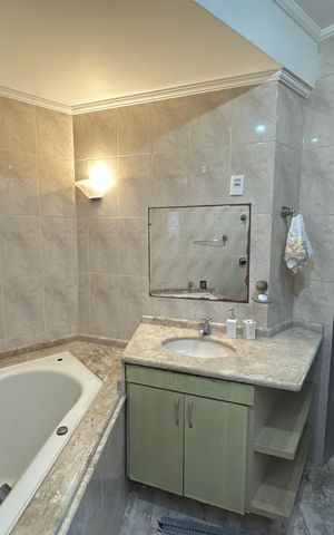 Apartamento para alugar com 130m², 2 quartos e 1 vaga Apartamento para alugar com 130m², 2 quartos e 1 vagaBanheiro da Suíte