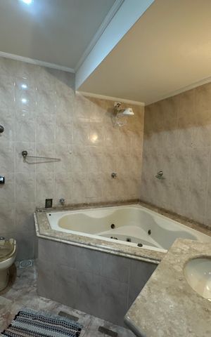Apartamento para alugar com 130m², 2 quartos e 1 vaga Apartamento para alugar com 130m², 2 quartos e 1 vagaBanheiro da Suíte