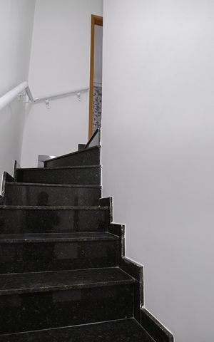 Casa de condomínio para alugar com 57m², 2 quartos e sem vagaEscada