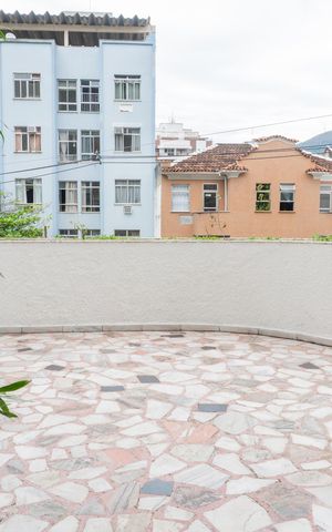 Apartamento à venda com 90m², 2 quartos e sem vagaFachada e portaria