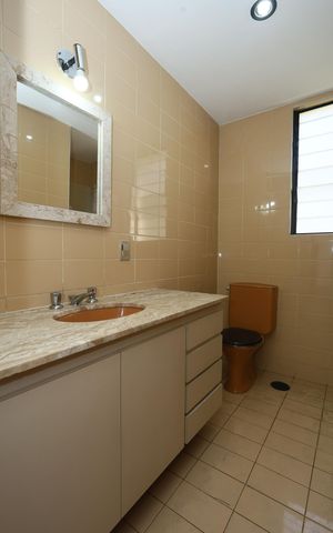 Apartamento à venda com 160m², 4 quartos e 3 vagas Apartamento à venda com 160m², 4 quartos e 3 vagasBanheiro