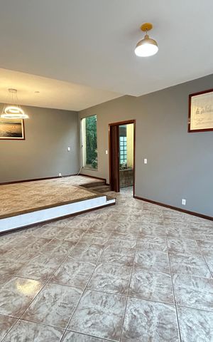 Casa para alugar com 250m², 3 quartos e 1 vagaSala