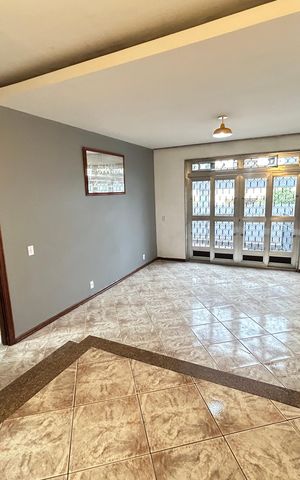 Casa para alugar com 250m², 3 quartos e 1 vagaSala