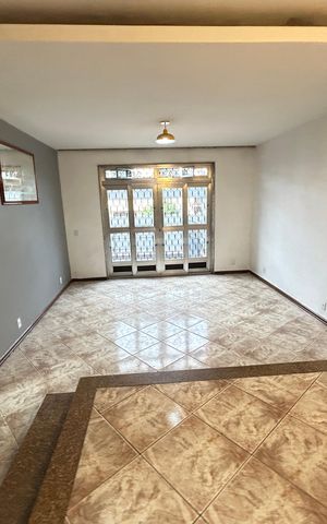 Casa para alugar com 250m², 3 quartos e 1 vagaSala