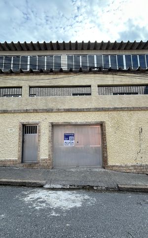 Casa para alugar com 250m², 3 quartos e 1 vagaFachada + placa