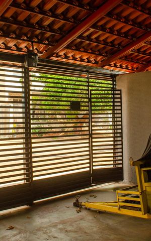 Casa à venda com 290m², 6 quartos e 4 vagas Casa à venda com 290m², 6 quartos e 4 vagasGaragem das Kitnets