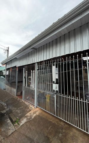 Casa à venda com 100m², 2 quartos e 2 vagasFachada