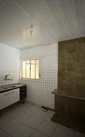 Casa à venda com 100m², 2 quartos e 2 vagasCozinha 