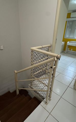 Casa de condomínio à venda com 120m², 3 quartos e 2 vagas Casa de condomínio à venda com 120m², 3 quartos e 2 vagasEscada