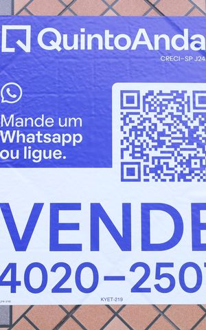 Apartamento à venda com 50m², 2 quartos e 1 vagaPlaca GRANDE instalada na fachada do condomínio, dia 15.09.2026 - Código da placa: KYET-219
