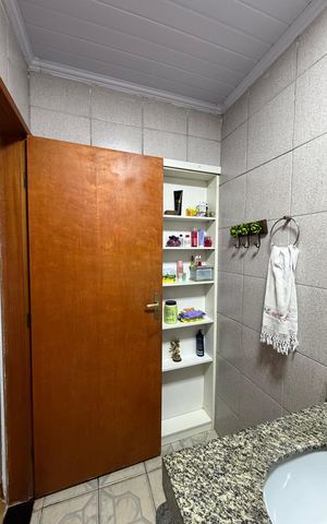 Casa à venda com 65m², 3 quartos e sem vaga Casa à venda com 65m², 3 quartos e sem vagaBanheiro social 2
