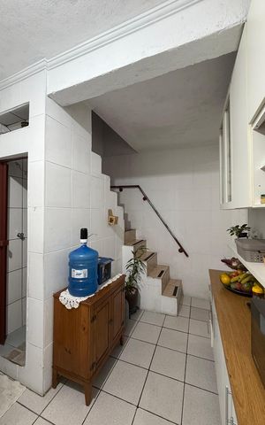 Casa à venda com 65m², 3 quartos e sem vaga Casa à venda com 65m², 3 quartos e sem vagaCozinha