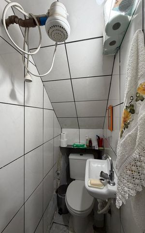 Casa à venda com 65m², 3 quartos e sem vaga Casa à venda com 65m², 3 quartos e sem vagaBanheiro social 1