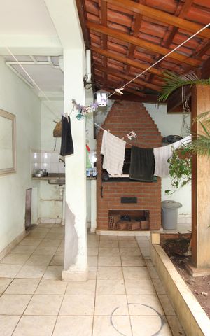 Casa à venda com 250m², 3 quartos e 2 vagasÁrea de Serviço