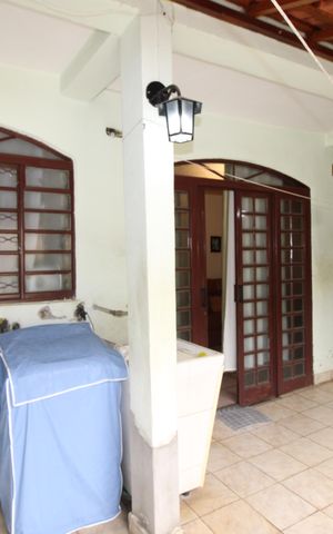 Casa à venda com 250m², 3 quartos e 2 vagasÁrea de Serviço
