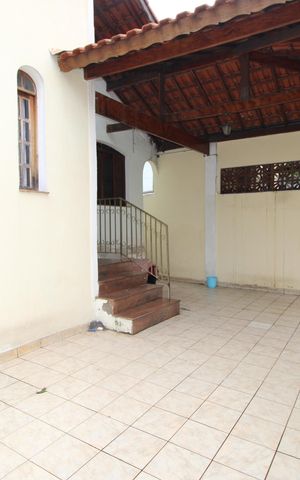 Casa à venda com 250m², 3 quartos e 2 vagasQuintal