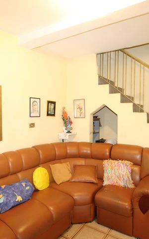Casa à venda com 250m², 3 quartos e 2 vagasSala de TV