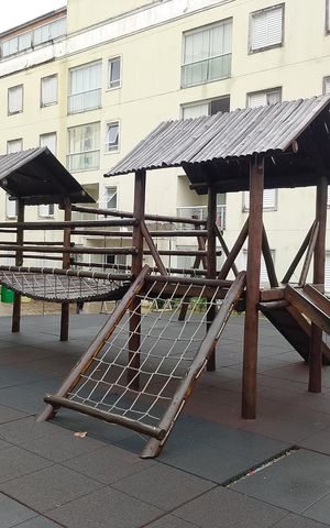 Apartamento para alugar com 50m², 2 quartos e 1 vaga Apartamento para alugar com 50m², 2 quartos e 1 vagaÁrea comum - Playground