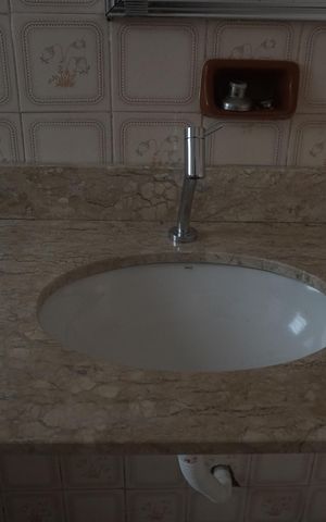 Casa à venda com 73m², 2 quartos e 2 vagasBanheiro