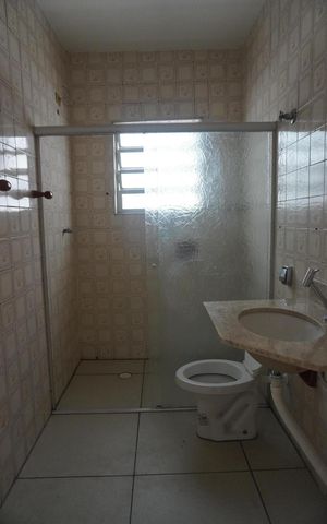 Casa à venda com 73m², 2 quartos e 2 vagasBanheiro