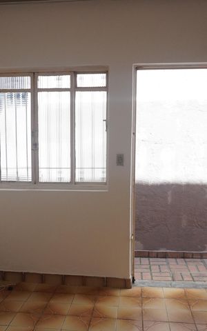 Casa à venda com 73m², 2 quartos e 2 vagasSala