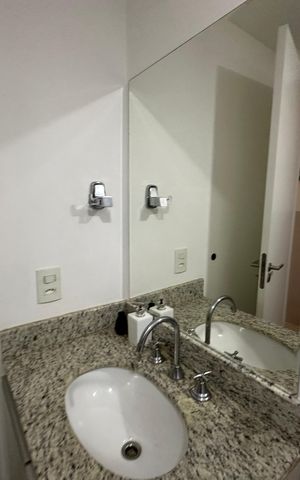 Apartamento à venda com 65m², 2 quartos e 1 vaga Apartamento à venda com 65m², 2 quartos e 1 vagaBanheiro Social