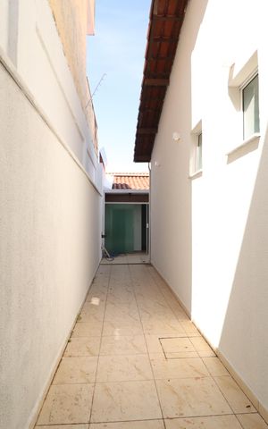 Casa para alugar com 250m², 3 quartos e 2 vagasCorredor externo