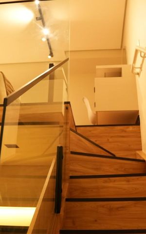 Studio para alugar com 49m², 1 quarto e sem vaga Studio para alugar com 49m², 1 quarto e sem vagaEscada
