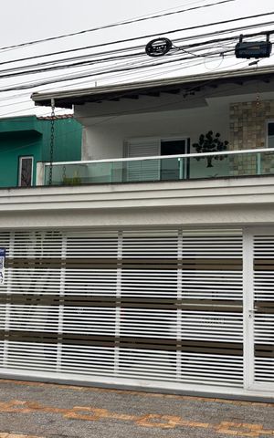 Casa para alugar com 140m², 2 quartos e 3 vagas Casa para alugar com 140m², 2 quartos e 3 vagasFachada