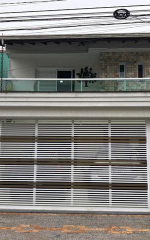 Casa para alugar com 140m², 2 quartos e 3 vagas Casa para alugar com 140m², 2 quartos e 3 vagasFachada